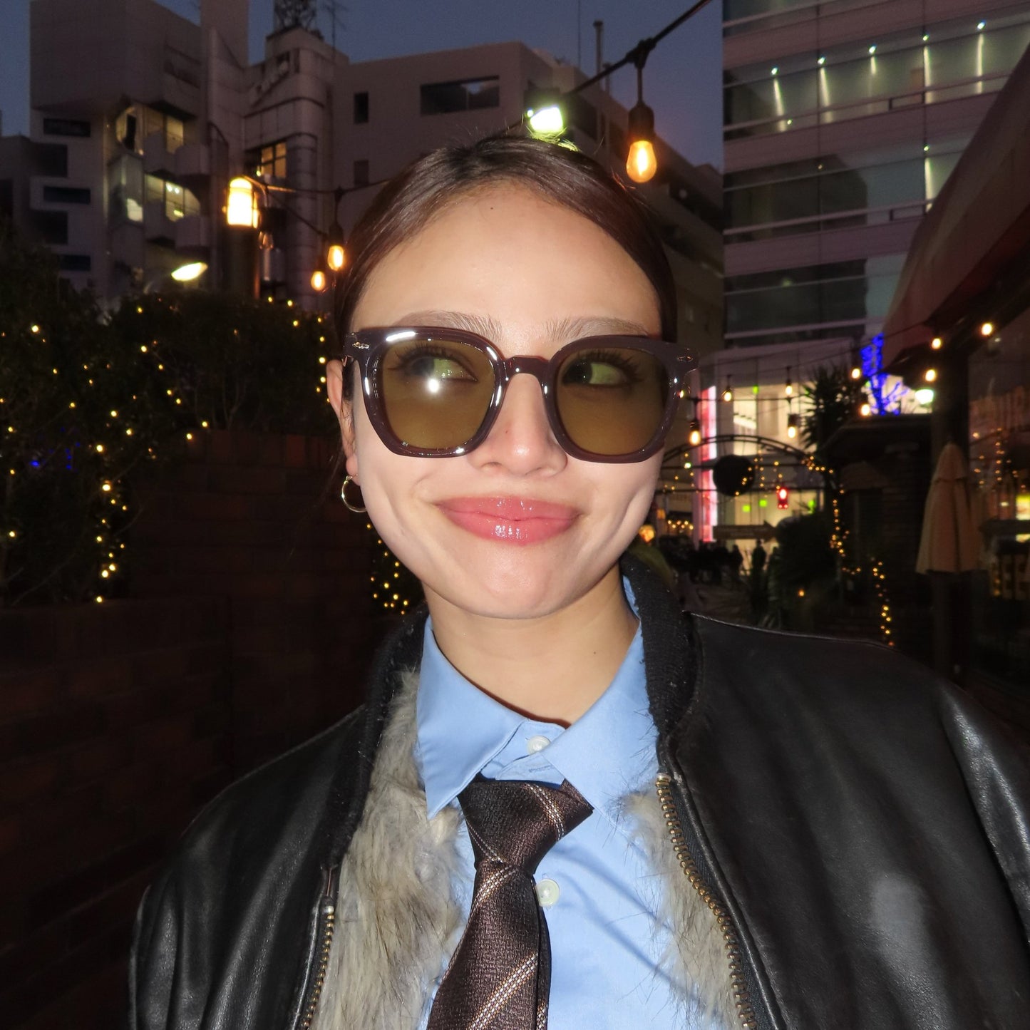 Modern sunglasses - ๐๐จ๐ง๐๐ฒ ๐๐ฎ๐ญ๐ญ๐๐ซ ๐๐ข๐ง๐