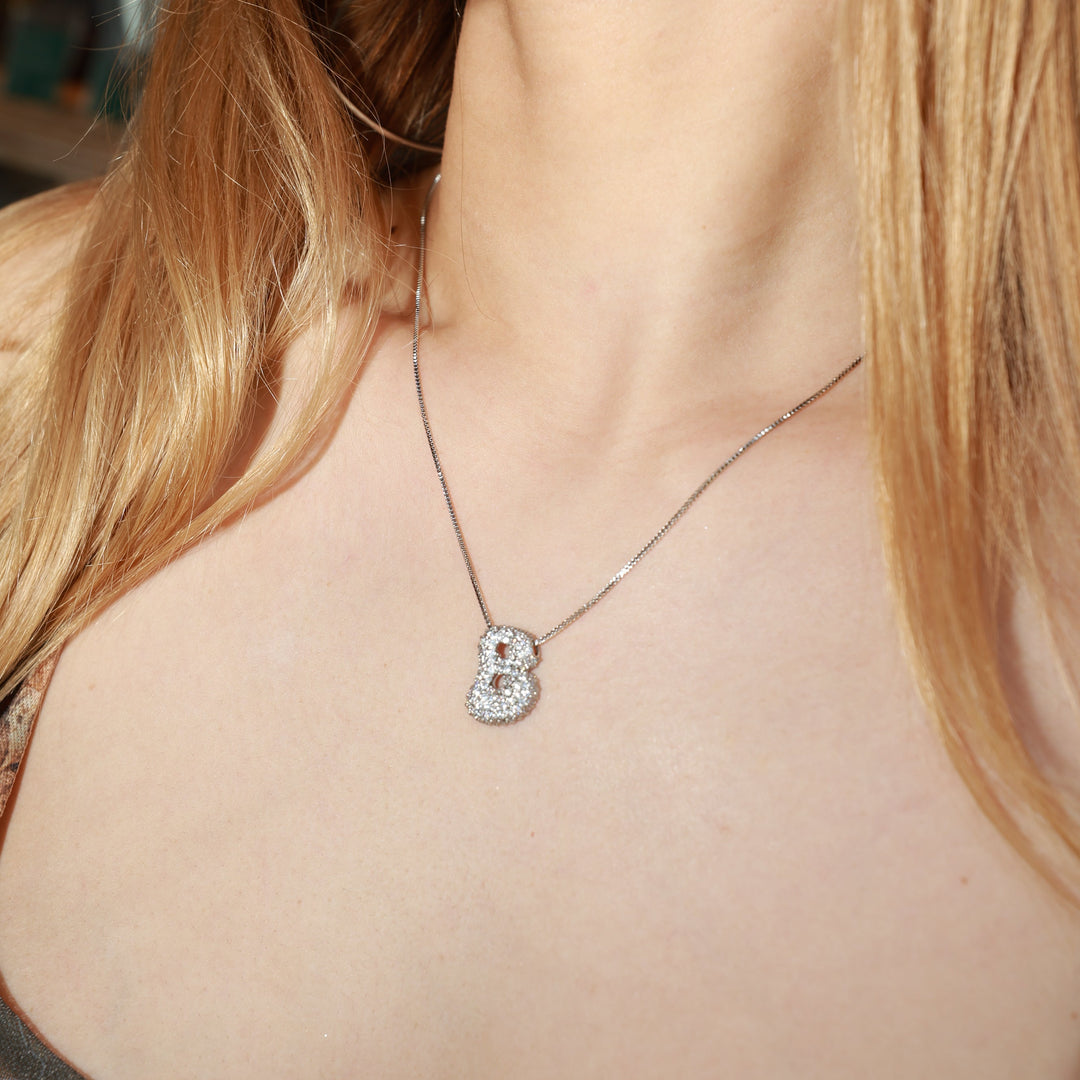 Glitter B necklace