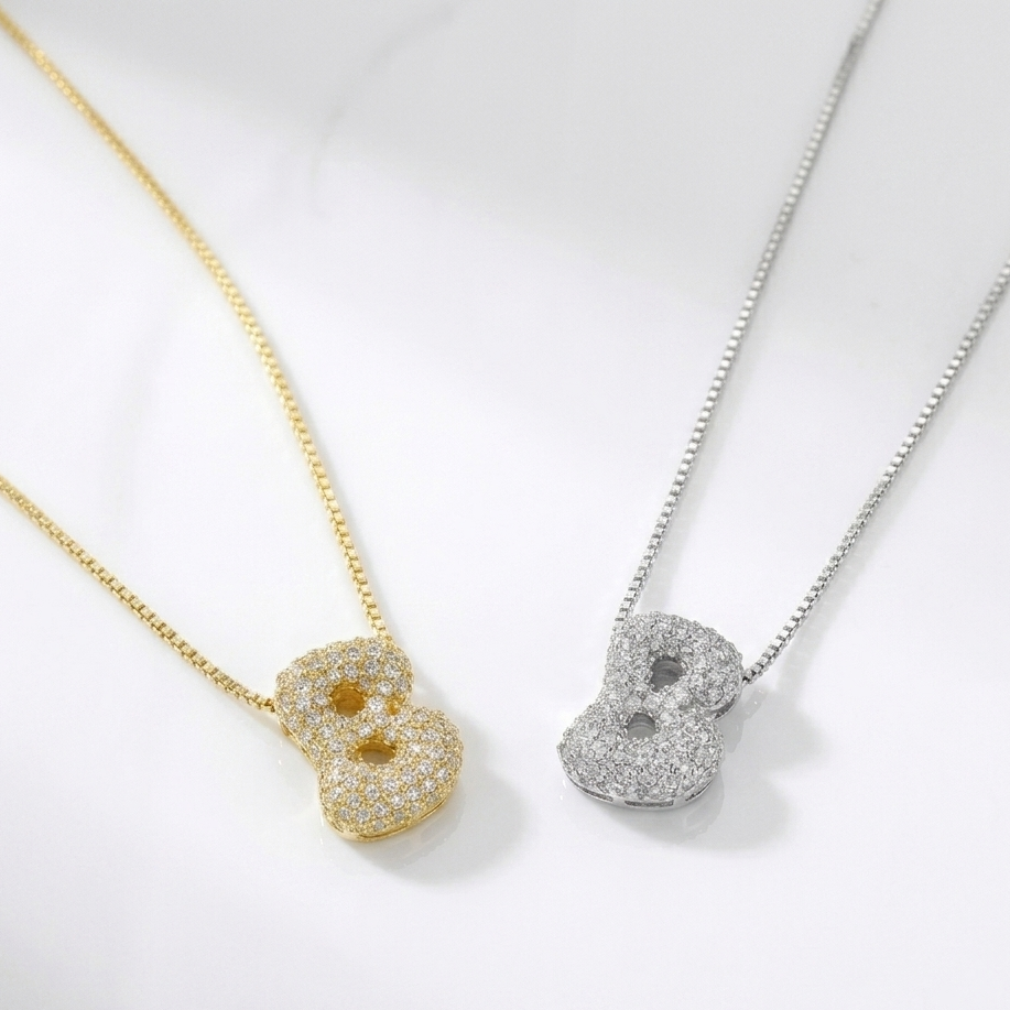 Glitter B necklace