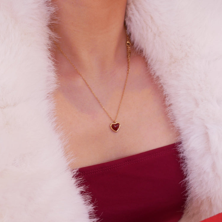 Amber heart necklace - 𝐇𝐨𝐧𝐞𝐲 𝐁𝐮𝐭𝐭𝐞𝐫 𝐍𝐢𝐧𝐞