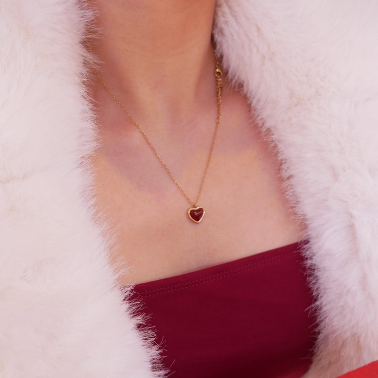 Amber heart necklace - 𝐇𝐨𝐧𝐞𝐲 𝐁𝐮𝐭𝐭𝐞𝐫 𝐍𝐢𝐧𝐞