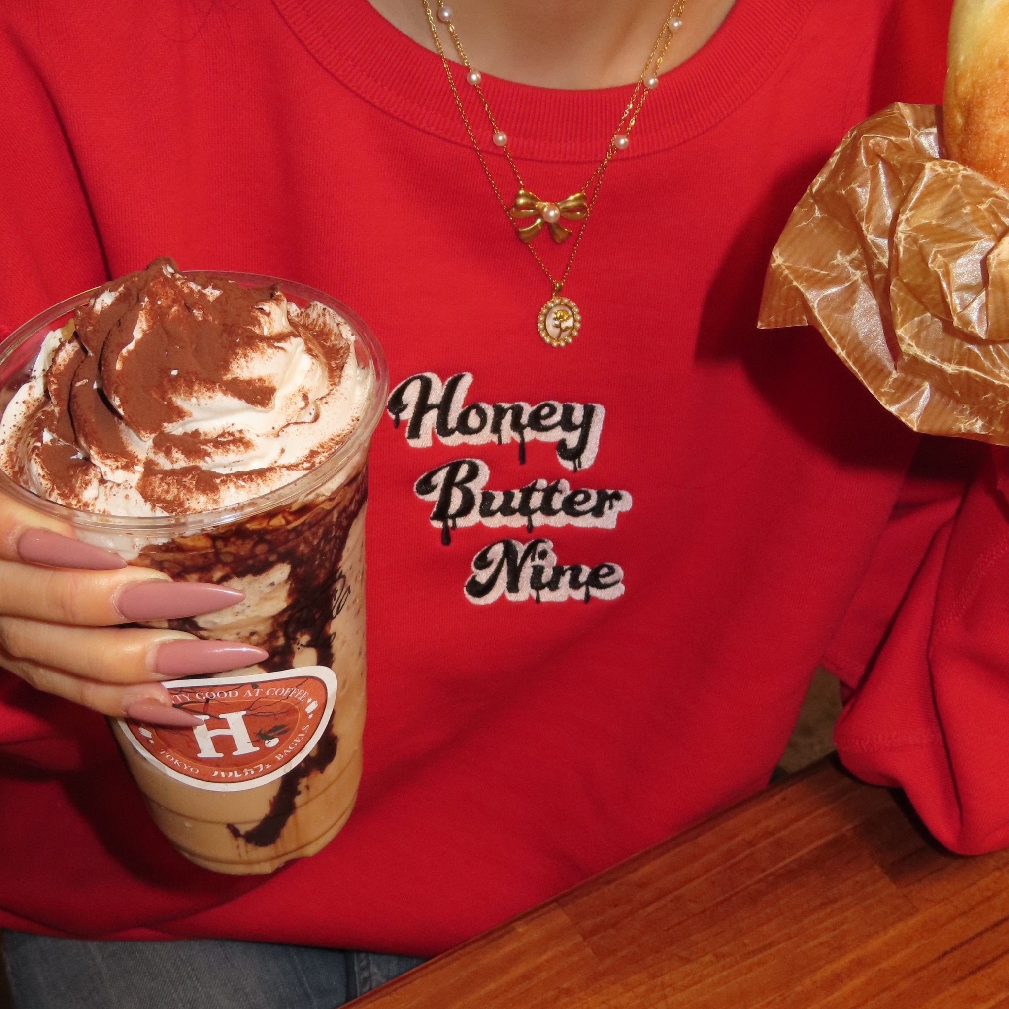 American diner sweat - 𝐇𝐨𝐧𝐞𝐲 𝐁𝐮𝐭𝐭𝐞𝐫 𝐍𝐢𝐧𝐞