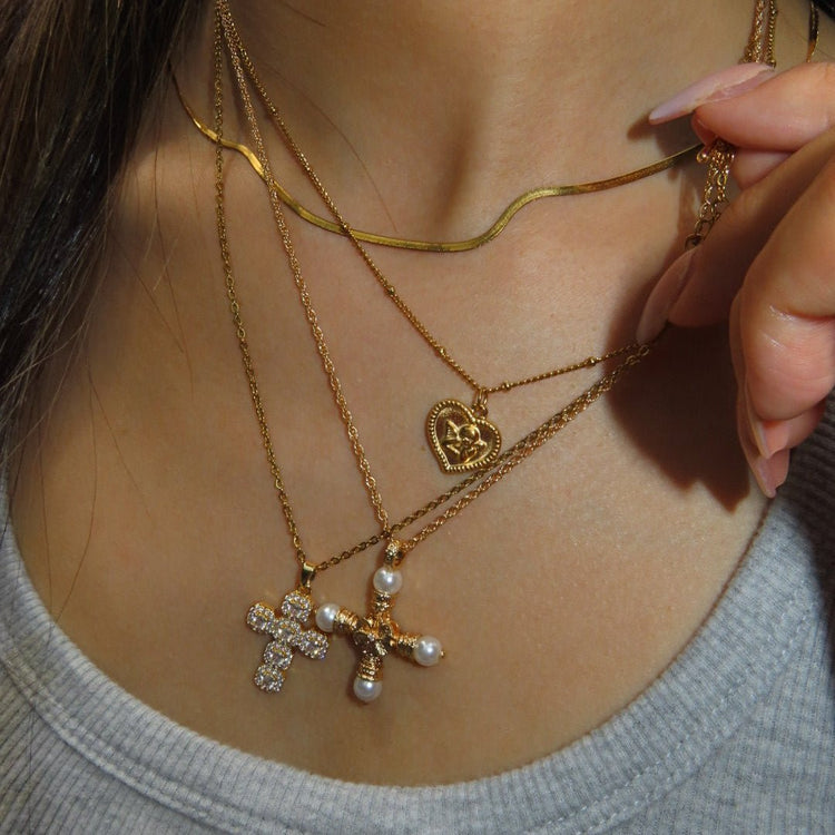 Angel heart necklace - 𝐇𝐨𝐧𝐞𝐲 𝐁𝐮𝐭𝐭𝐞𝐫 𝐍𝐢𝐧𝐞