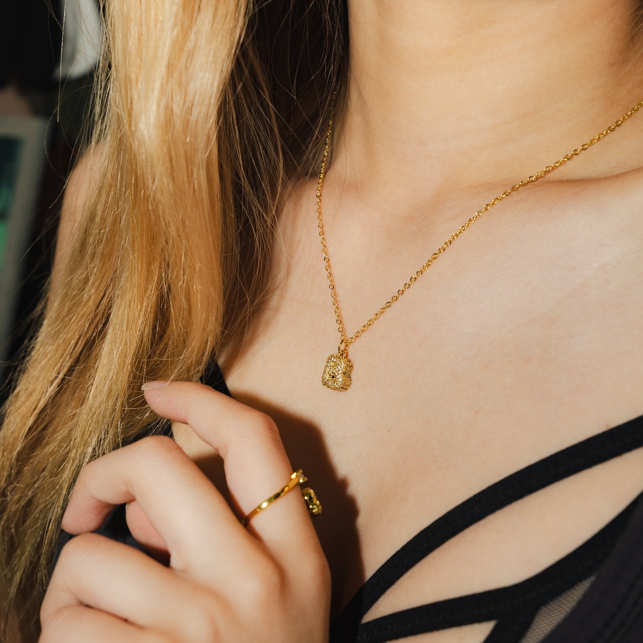B charm necklace - 𝐇𝐨𝐧𝐞𝐲 𝐁𝐮𝐭𝐭𝐞𝐫 𝐍𝐢𝐧𝐞