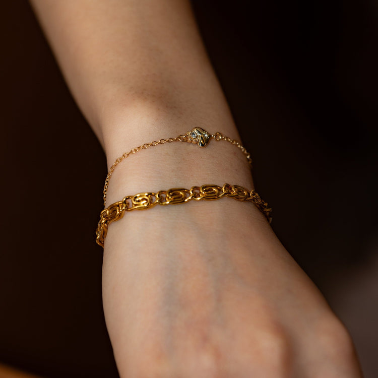 【ブレスレット】Baby heart bracelet - 𝐇𝐨𝐧𝐞𝐲 𝐁𝐮𝐭𝐭𝐞𝐫 𝐍𝐢𝐧𝐞