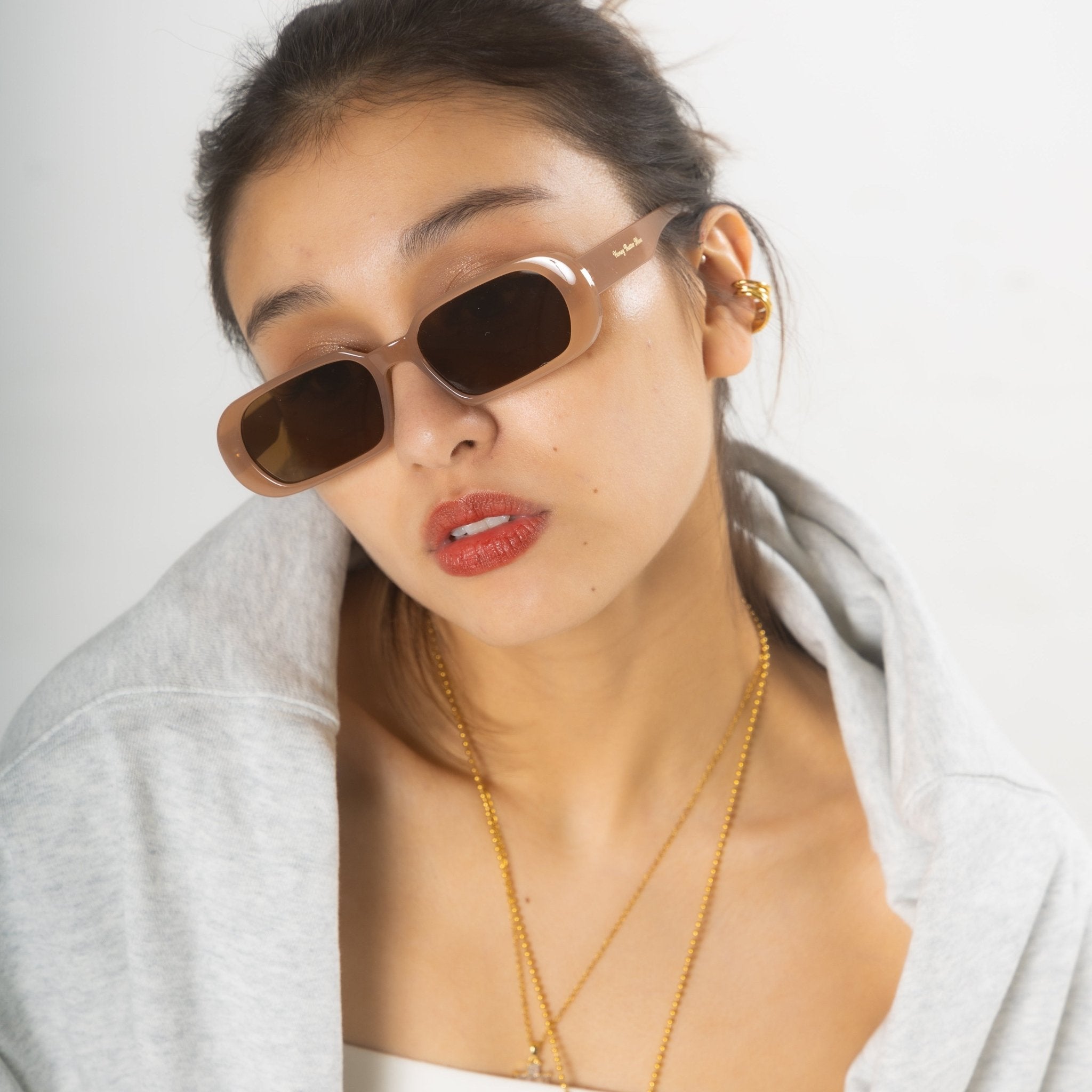 【イヤーカフ】Bold curve ear cuff - 𝐇𝐨𝐧𝐞𝐲 𝐁𝐮𝐭𝐭𝐞𝐫 𝐍𝐢𝐧𝐞