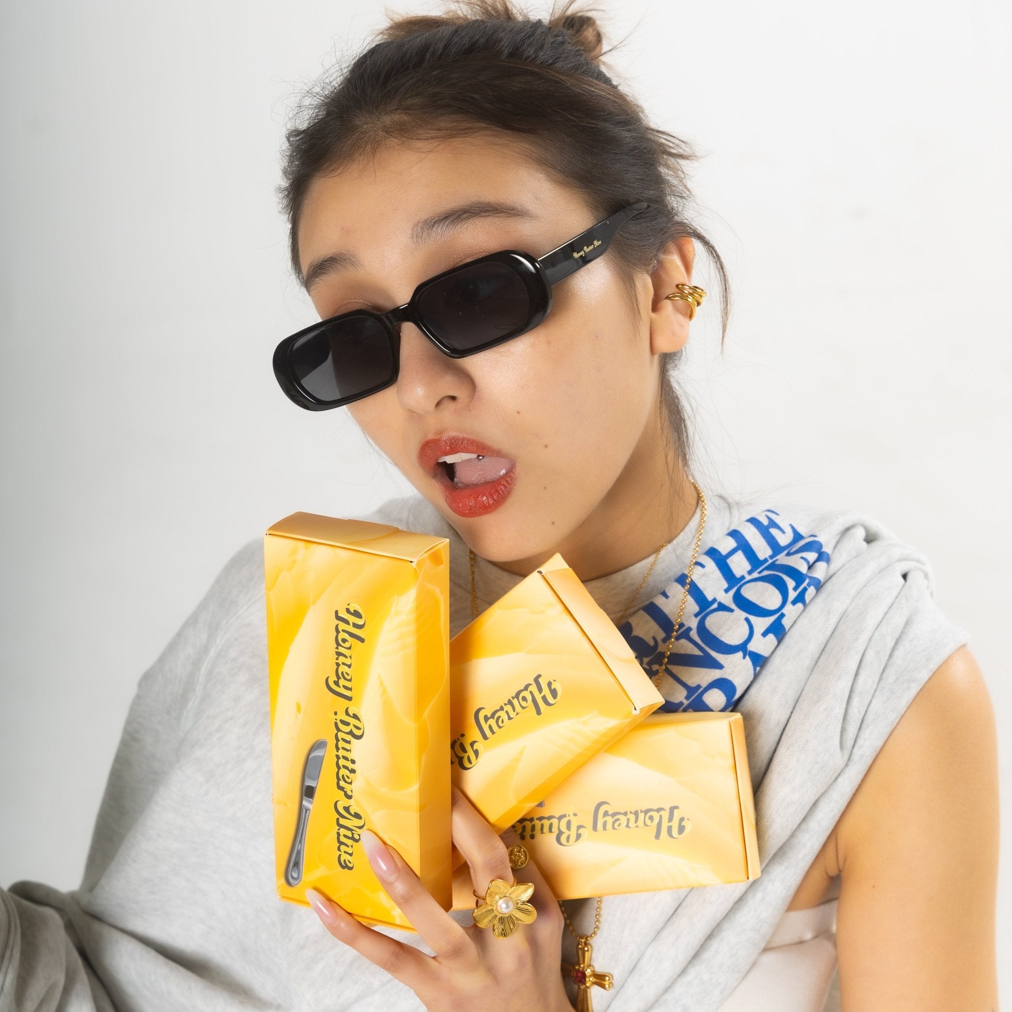 【イヤーカフ】Bold curve ear cuff - 𝐇𝐨𝐧𝐞𝐲 𝐁𝐮𝐭𝐭𝐞𝐫 𝐍𝐢𝐧𝐞