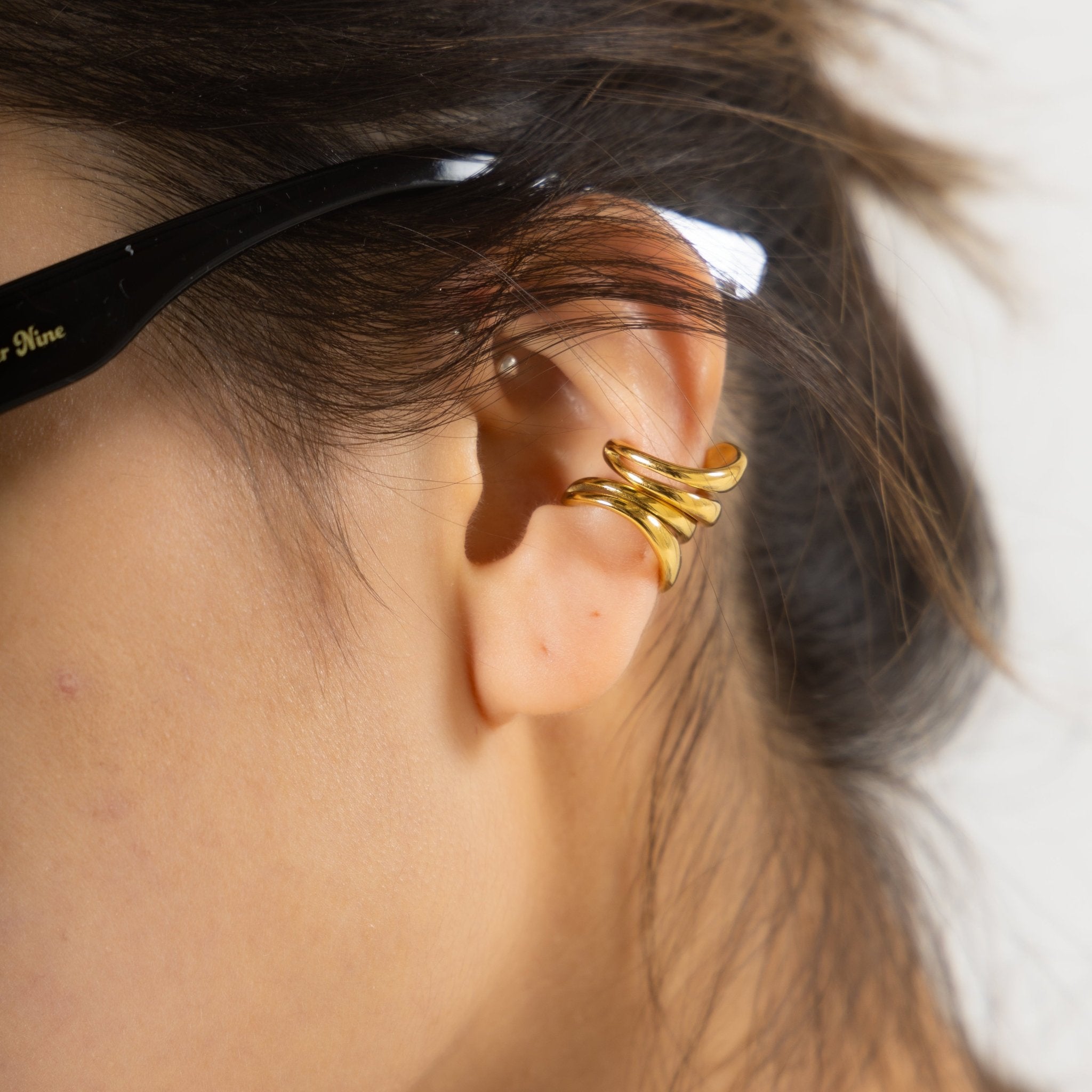 【イヤーカフ】Bold curve ear cuff - 𝐇𝐨𝐧𝐞𝐲 𝐁𝐮𝐭𝐭𝐞𝐫 𝐍𝐢𝐧𝐞
