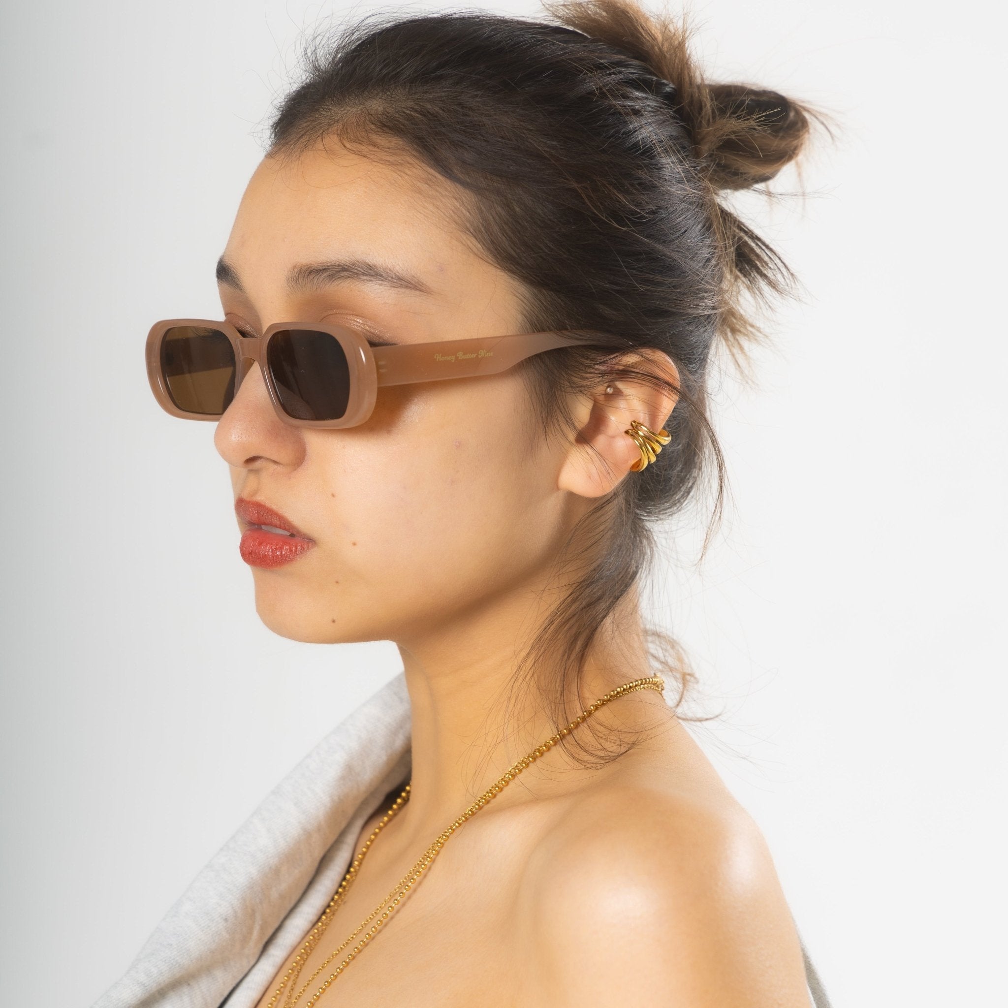 【イヤーカフ】Bold curve ear cuff - 𝐇𝐨𝐧𝐞𝐲 𝐁𝐮𝐭𝐭𝐞𝐫 𝐍𝐢𝐧𝐞