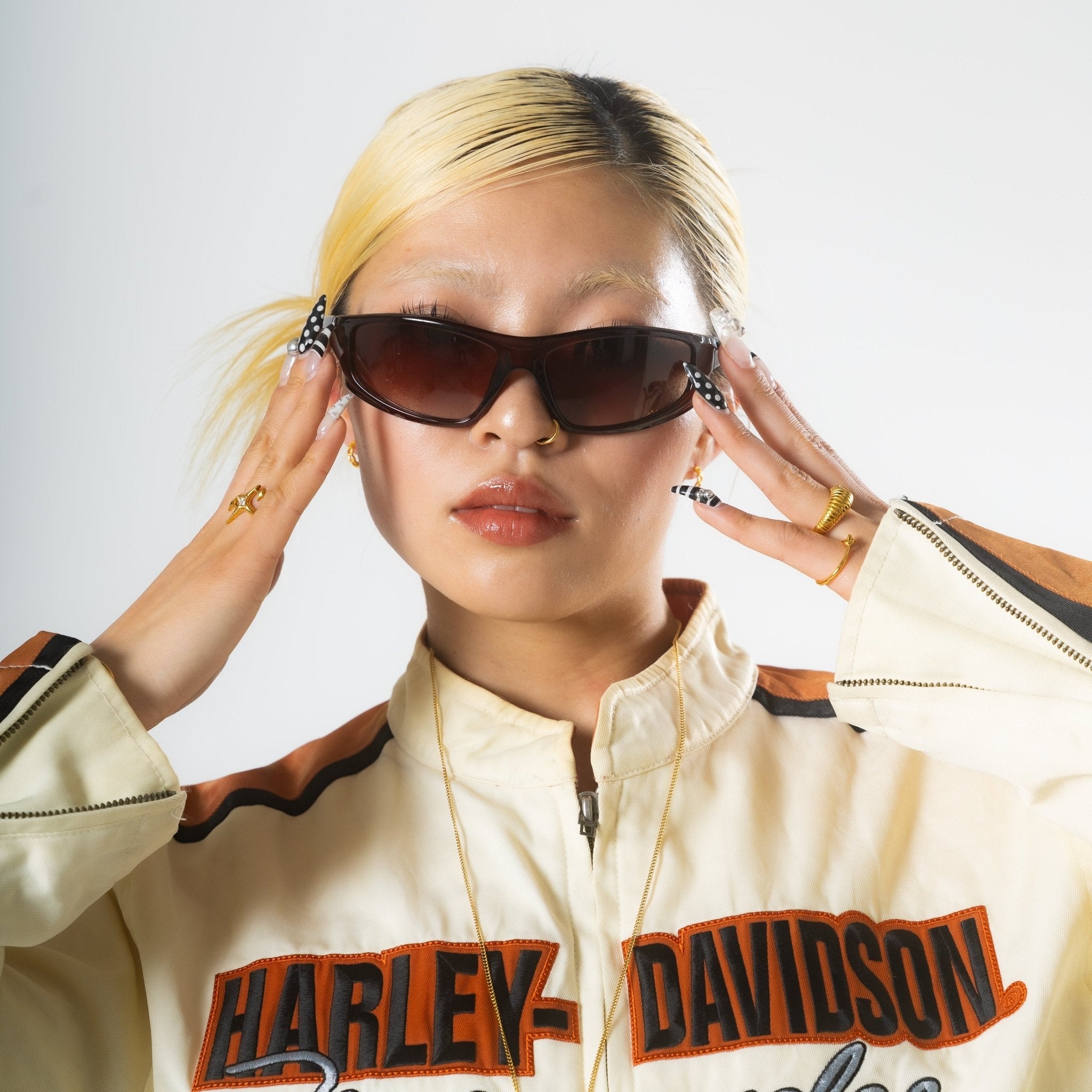 Butterfly sunglasses - 𝐇𝐨𝐧𝐞𝐲 𝐁𝐮𝐭𝐭𝐞𝐫 𝐍𝐢𝐧𝐞