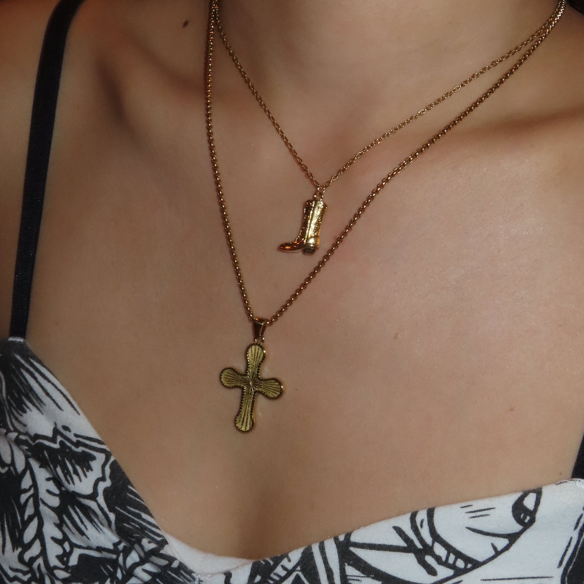 Carboy necklace - 𝐇𝐨𝐧𝐞𝐲 𝐁𝐮𝐭𝐭𝐞𝐫 𝐍𝐢𝐧𝐞