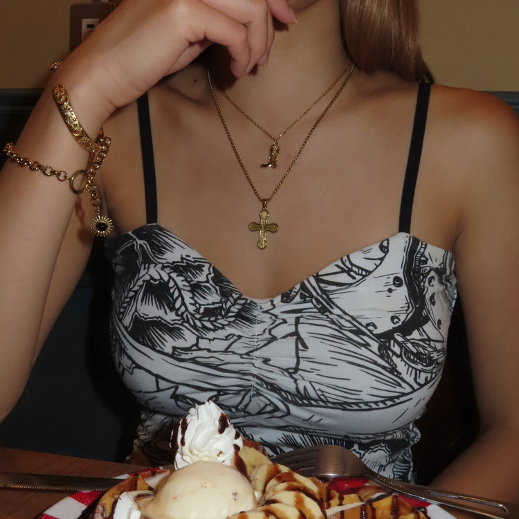 Carboy necklace - 𝐇𝐨𝐧𝐞𝐲 𝐁𝐮𝐭𝐭𝐞𝐫 𝐍𝐢𝐧𝐞