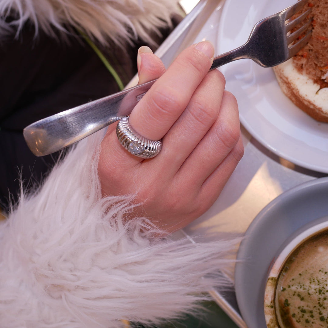 【リング】Croissant ring - 𝐇𝐨𝐧𝐞𝐲 𝐁𝐮𝐭𝐭𝐞𝐫 𝐍𝐢𝐧𝐞