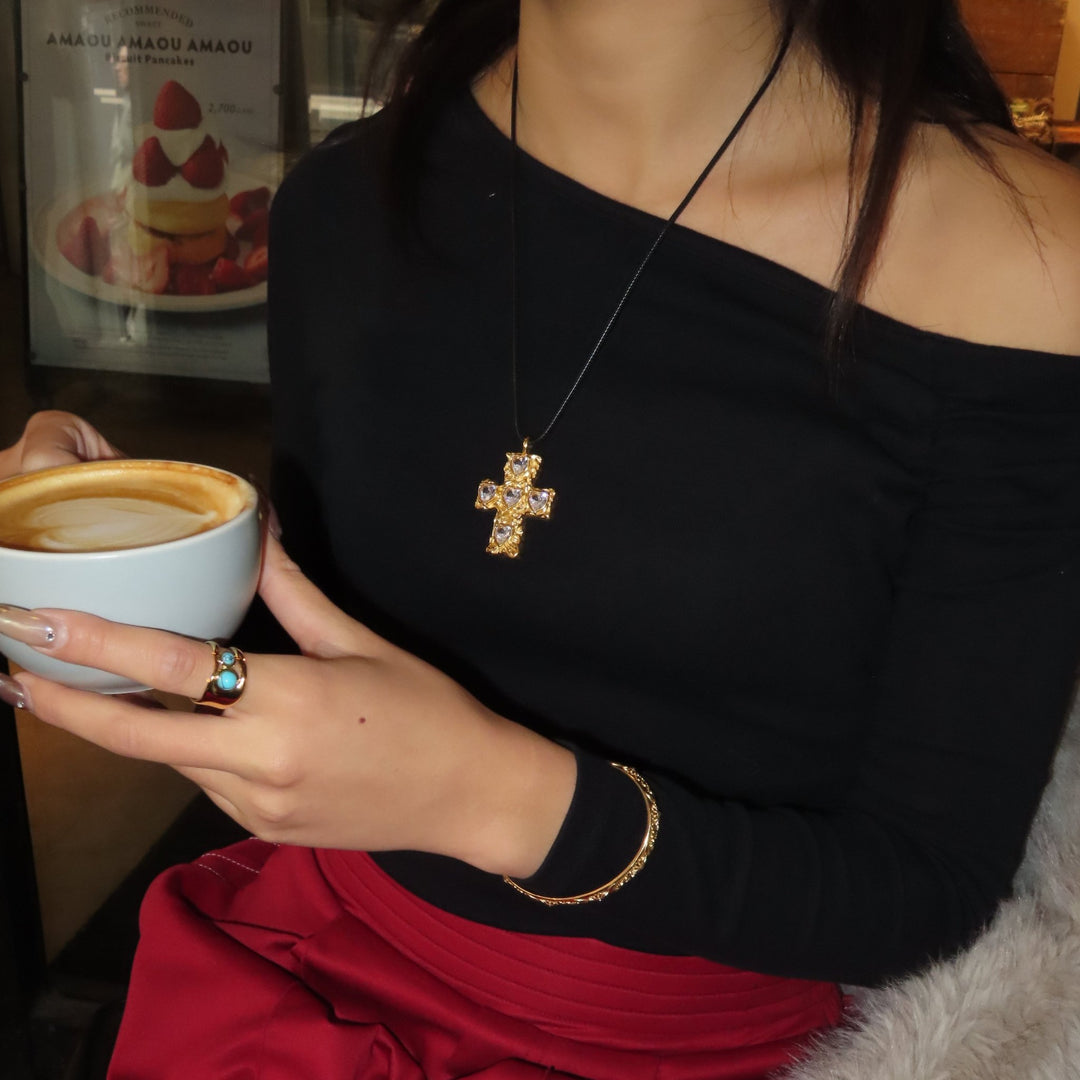 Cross cord necklace - 𝐇𝐨𝐧𝐞𝐲 𝐁𝐮𝐭𝐭𝐞𝐫 𝐍𝐢𝐧𝐞