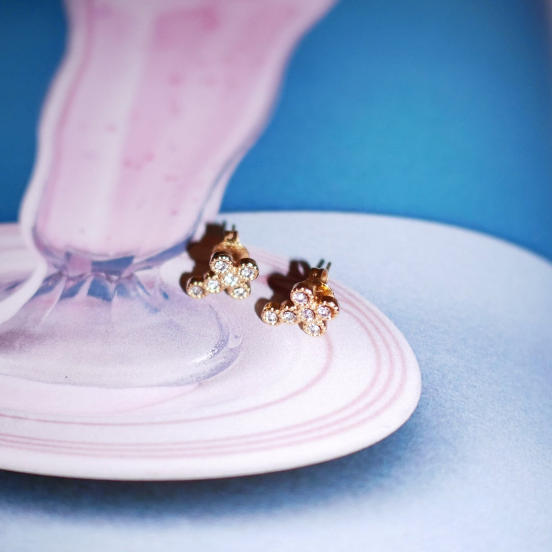 【ピアス】Cross pop pierce - 𝐇𝐨𝐧𝐞𝐲 𝐁𝐮𝐭𝐭𝐞𝐫 𝐍𝐢𝐧𝐞