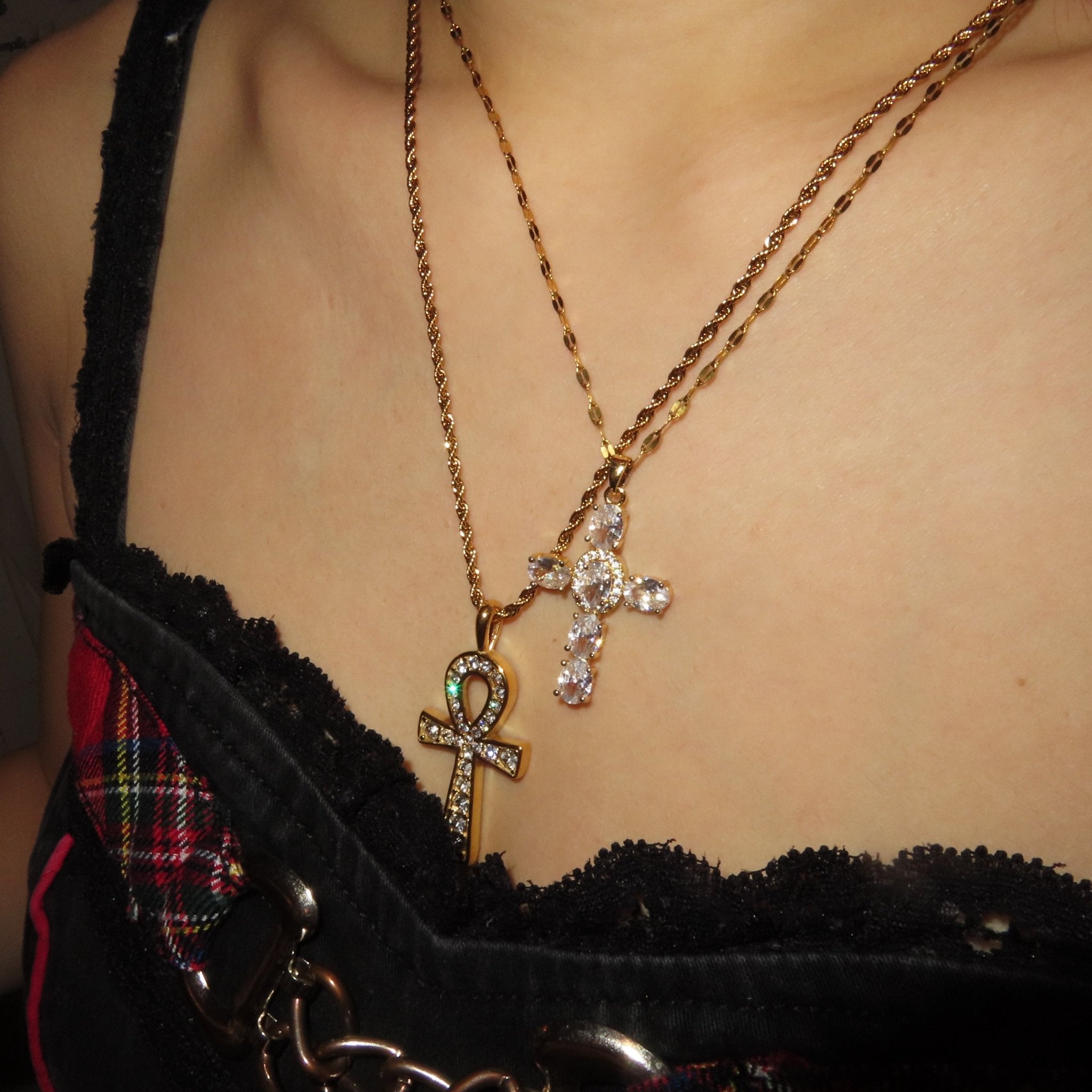 Cross princess necklace - 𝐇𝐨𝐧𝐞𝐲 𝐁𝐮𝐭𝐭𝐞𝐫 𝐍𝐢𝐧𝐞