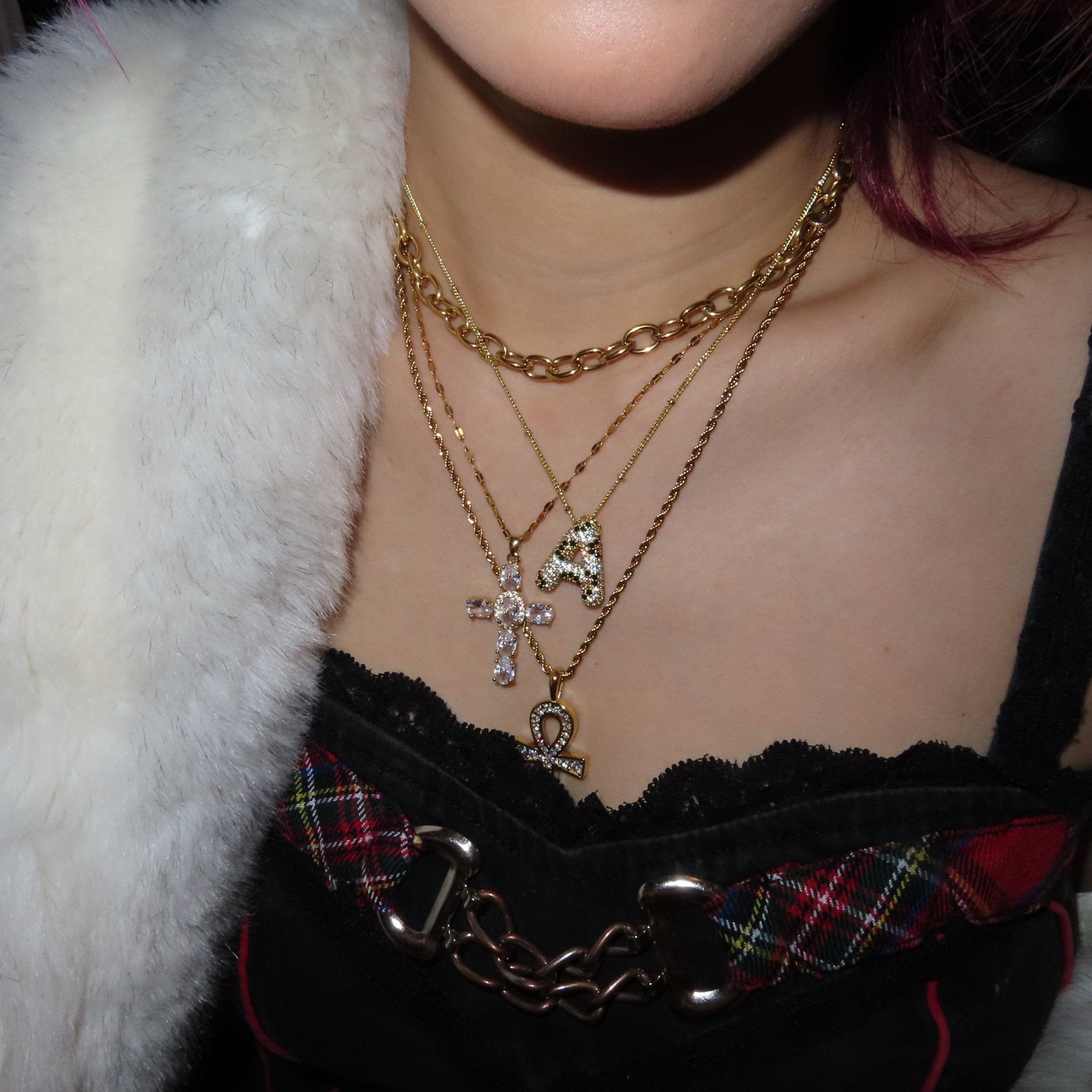 Cross princess necklace - 𝐇𝐨𝐧𝐞𝐲 𝐁𝐮𝐭𝐭𝐞𝐫 𝐍𝐢𝐧𝐞