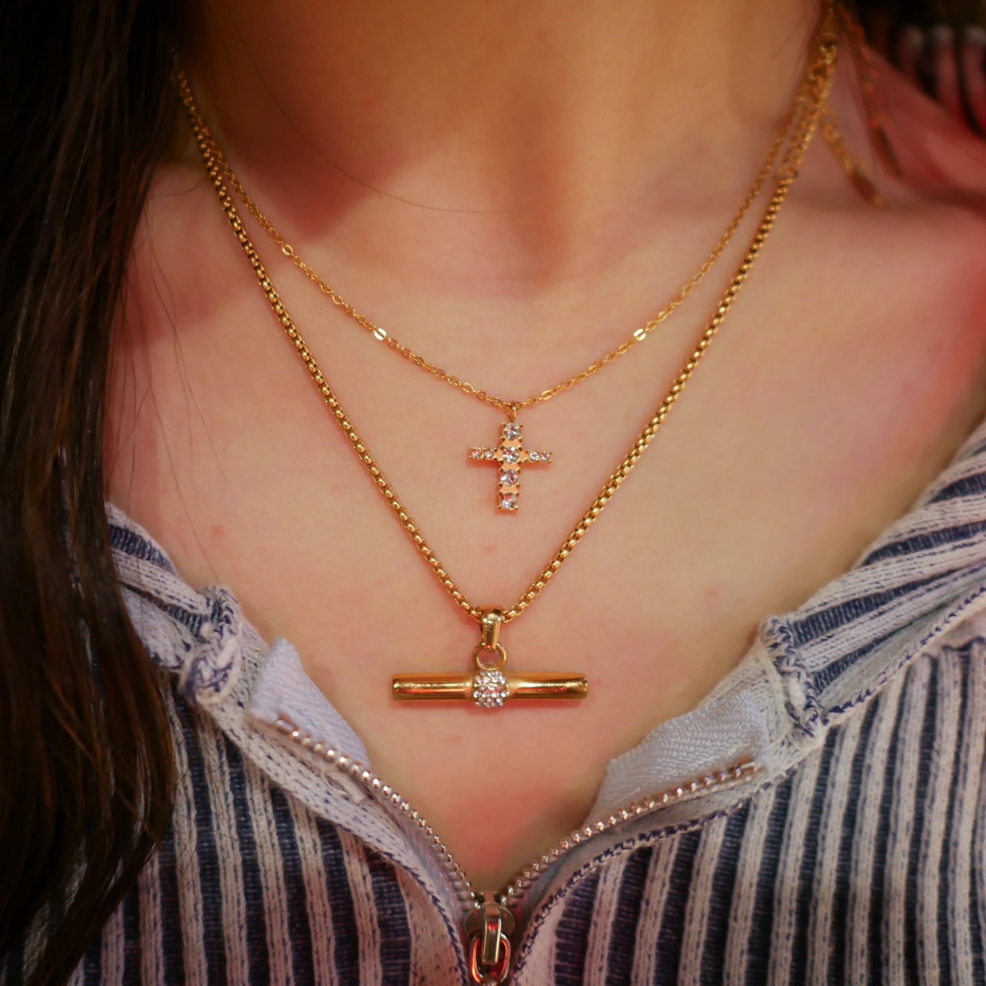 Cross stone necklace (2セット) - 𝐇𝐨𝐧𝐞𝐲 𝐁𝐮𝐭𝐭𝐞𝐫 𝐍𝐢𝐧𝐞