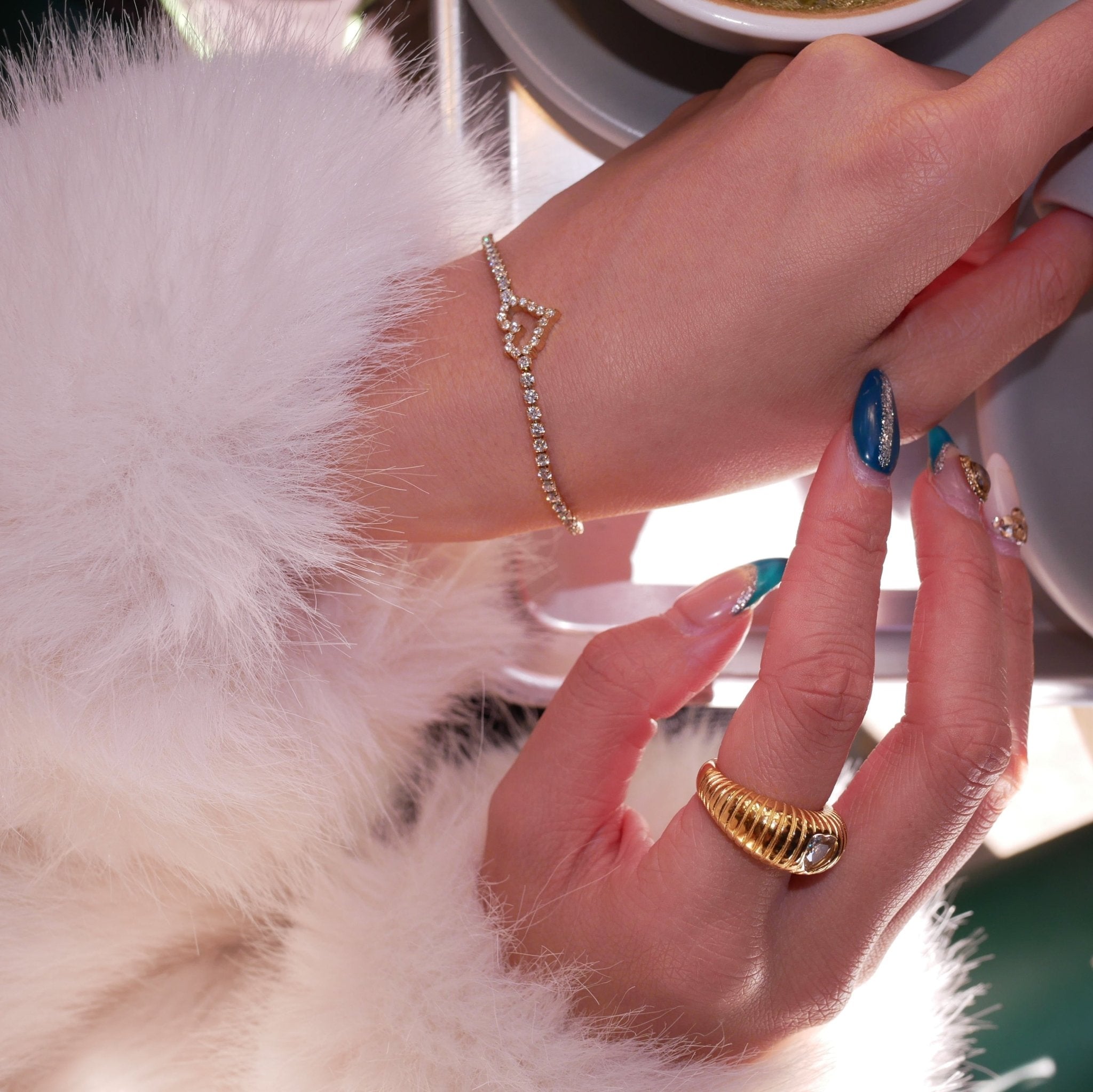 【ブレスレット】Crystal heart bracelet - 𝐇𝐨𝐧𝐞𝐲 𝐁𝐮𝐭𝐭𝐞𝐫 𝐍𝐢𝐧𝐞