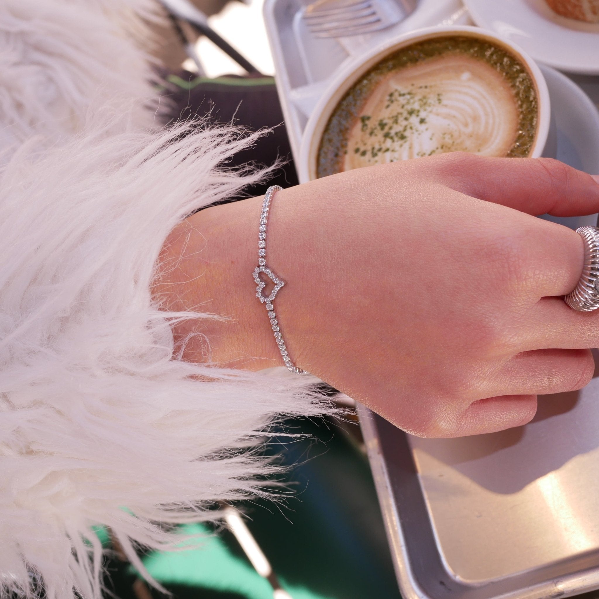 【ブレスレット】Crystal heart bracelet - 𝐇𝐨𝐧𝐞𝐲 𝐁𝐮𝐭𝐭𝐞𝐫 𝐍𝐢𝐧𝐞