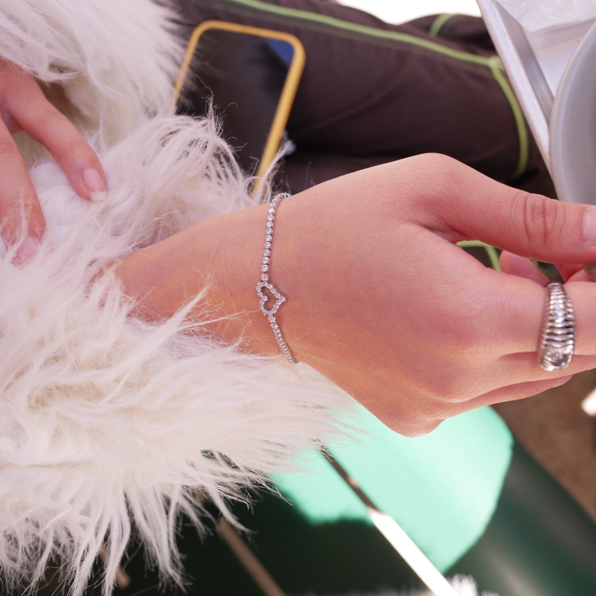 【ブレスレット】Crystal heart bracelet - 𝐇𝐨𝐧𝐞𝐲 𝐁𝐮𝐭𝐭𝐞𝐫 𝐍𝐢𝐧𝐞