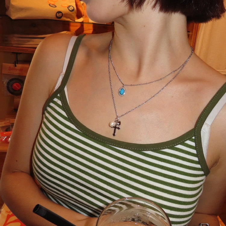 Dot cross necklace - 𝐇𝐨𝐧𝐞𝐲 𝐁𝐮𝐭𝐭𝐞𝐫 𝐍𝐢𝐧𝐞