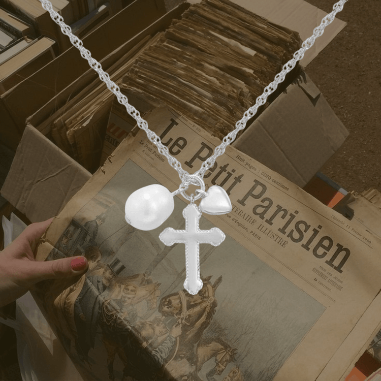 Dot cross necklace - 𝐇𝐨𝐧𝐞𝐲 𝐁𝐮𝐭𝐭𝐞𝐫 𝐍𝐢𝐧𝐞