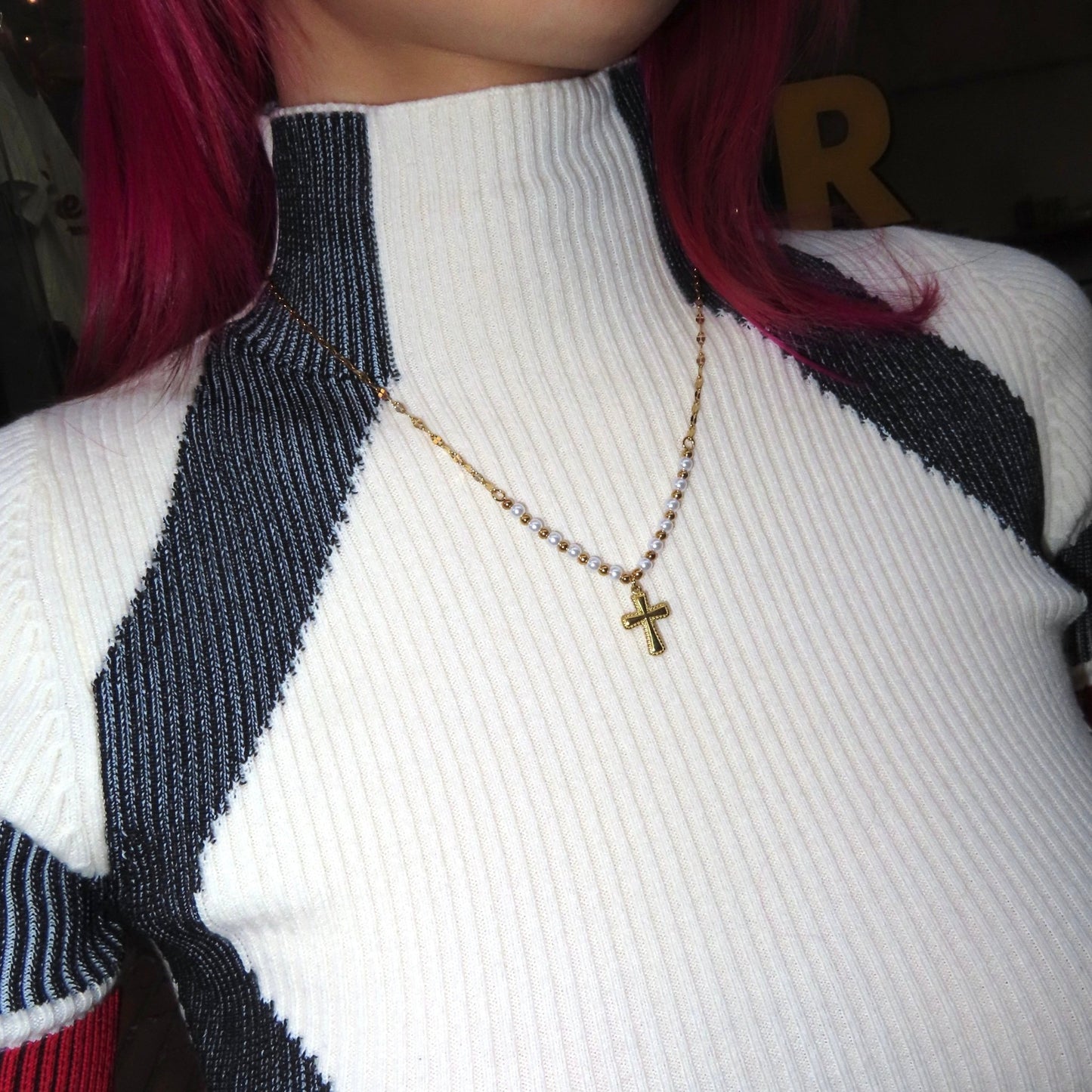 Eve motif necklace - 𝐇𝐨𝐧𝐞𝐲 𝐁𝐮𝐭𝐭𝐞𝐫 𝐍𝐢𝐧𝐞