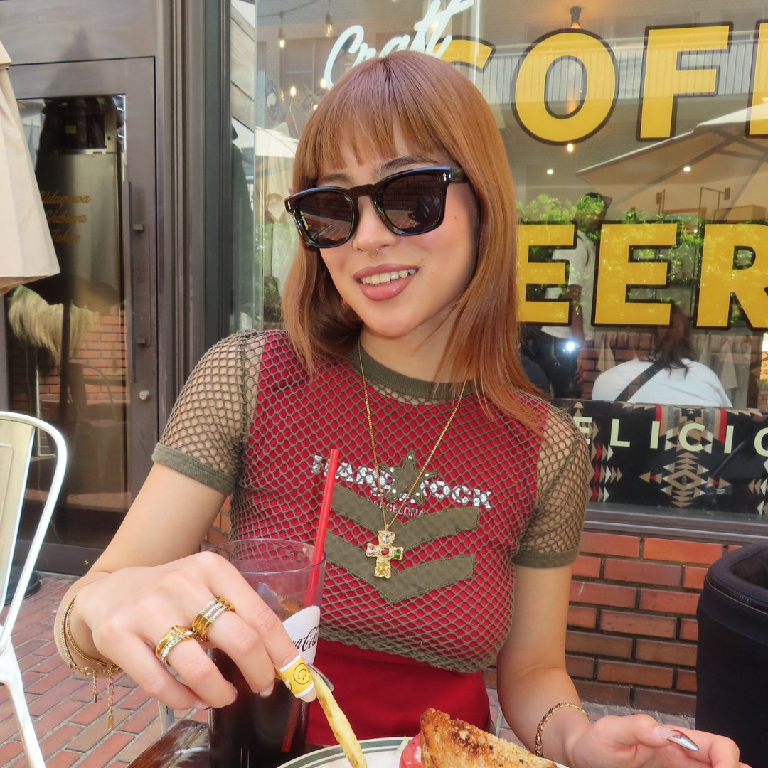 Glitch sunglasses - 𝐇𝐨𝐧𝐞𝐲 𝐁𝐮𝐭𝐭𝐞𝐫 𝐍𝐢𝐧𝐞