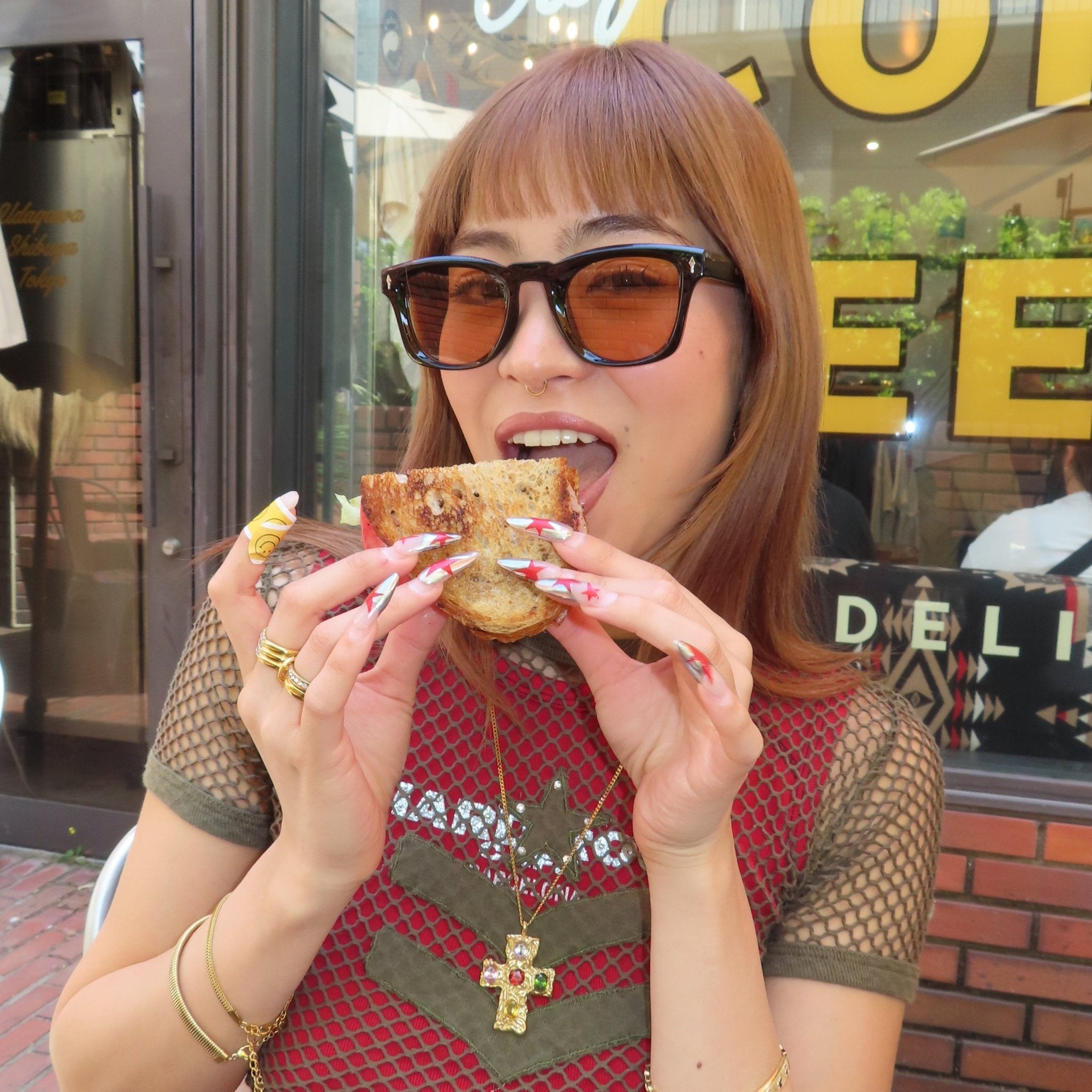 Glitch sunglasses - 𝐇𝐨𝐧𝐞𝐲 𝐁𝐮𝐭𝐭𝐞𝐫 𝐍𝐢𝐧𝐞