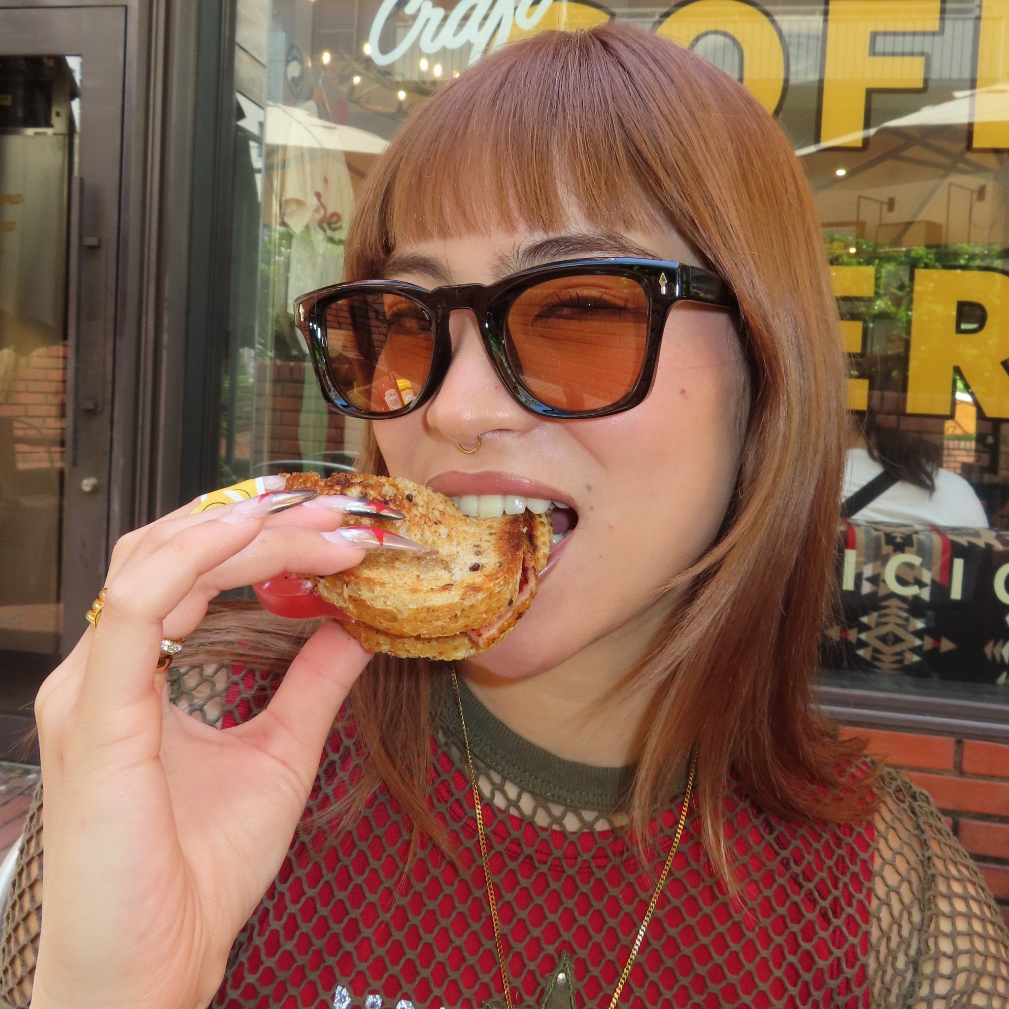 Glitch sunglasses - 𝐇𝐨𝐧𝐞𝐲 𝐁𝐮𝐭𝐭𝐞𝐫 𝐍𝐢𝐧𝐞