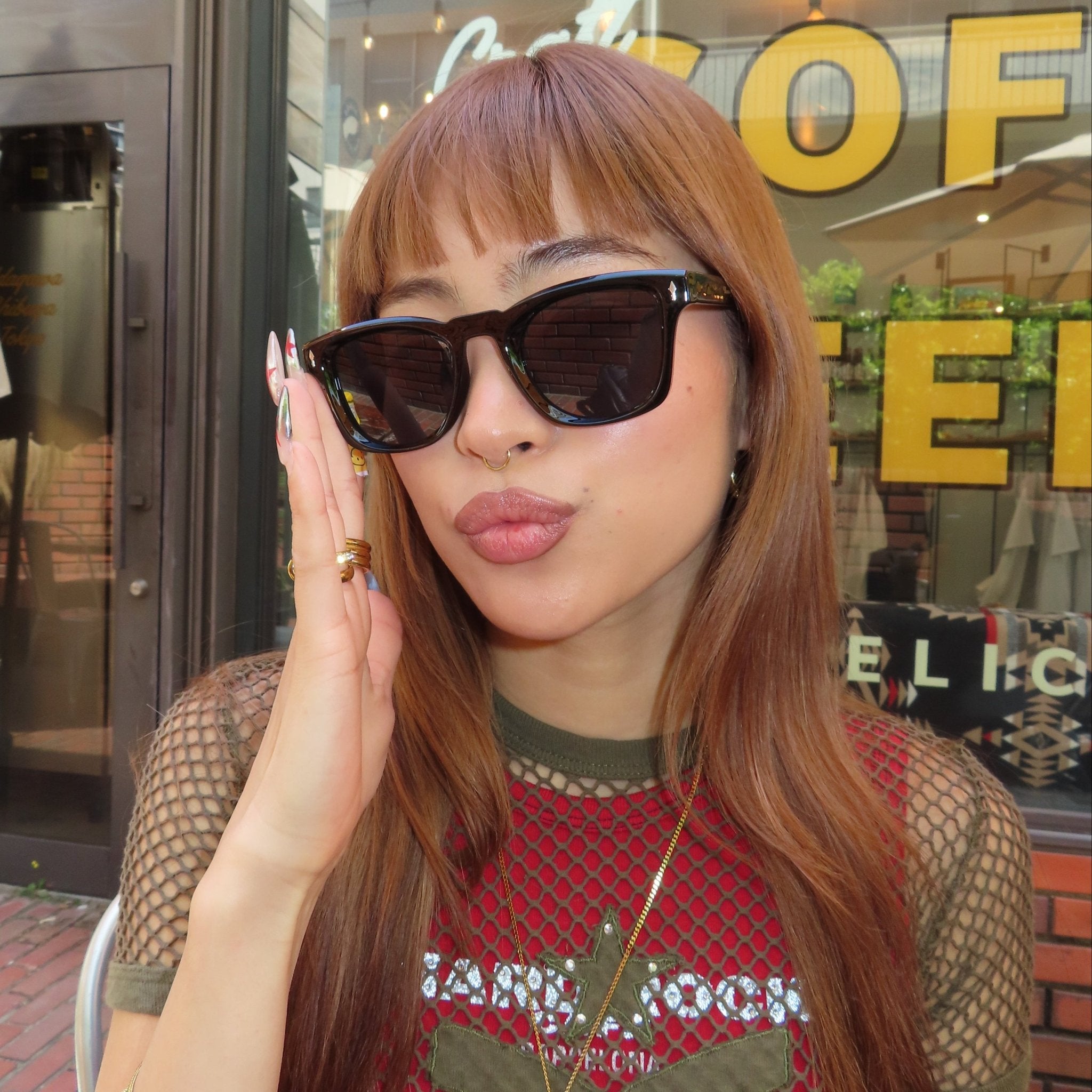 Glitch sunglasses - 𝐇𝐨𝐧𝐞𝐲 𝐁𝐮𝐭𝐭𝐞𝐫 𝐍𝐢𝐧𝐞