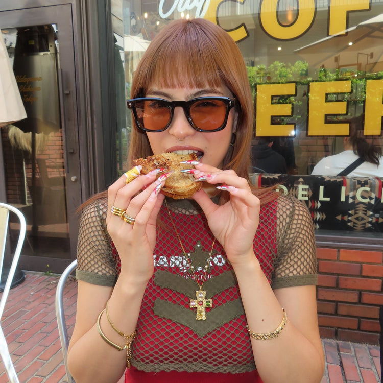 Glitch sunglasses - 𝐇𝐨𝐧𝐞𝐲 𝐁𝐮𝐭𝐭𝐞𝐫 𝐍𝐢𝐧𝐞