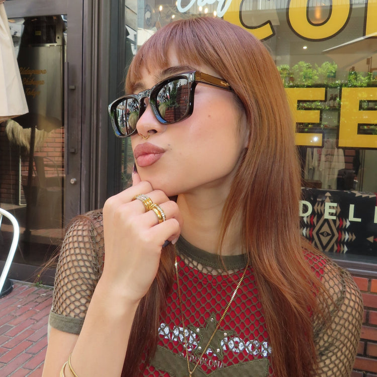 Glitch sunglasses - 𝐇𝐨𝐧𝐞𝐲 𝐁𝐮𝐭𝐭𝐞𝐫 𝐍𝐢𝐧𝐞