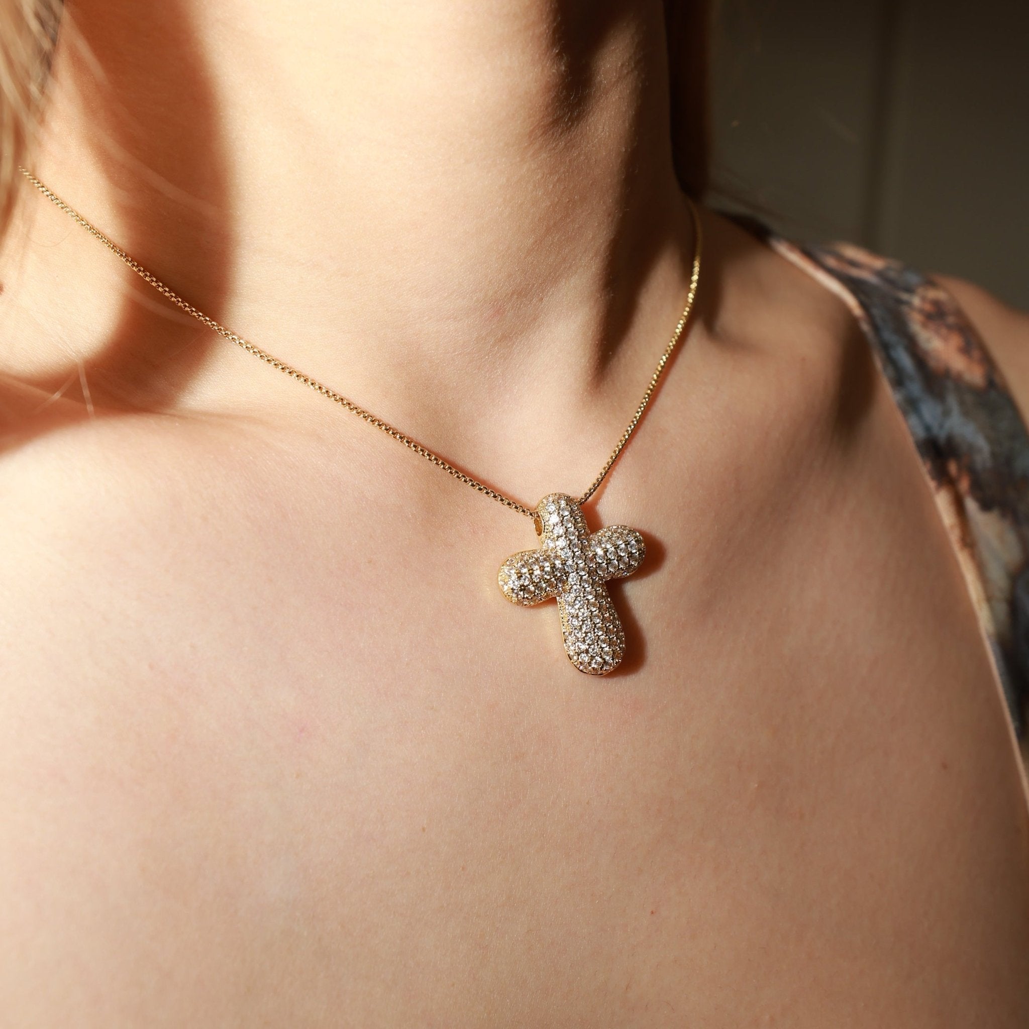Glitter cross necklace - 𝐇𝐨𝐧𝐞𝐲 𝐁𝐮𝐭𝐭𝐞𝐫 𝐍𝐢𝐧𝐞