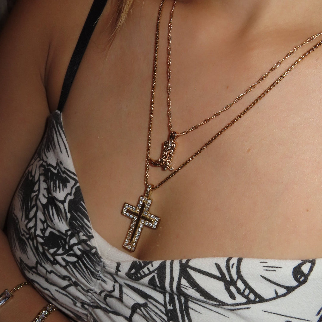 Glitter longcross necklace - 𝐇𝐨𝐧𝐞𝐲 𝐁𝐮𝐭𝐭𝐞𝐫 𝐍𝐢𝐧𝐞