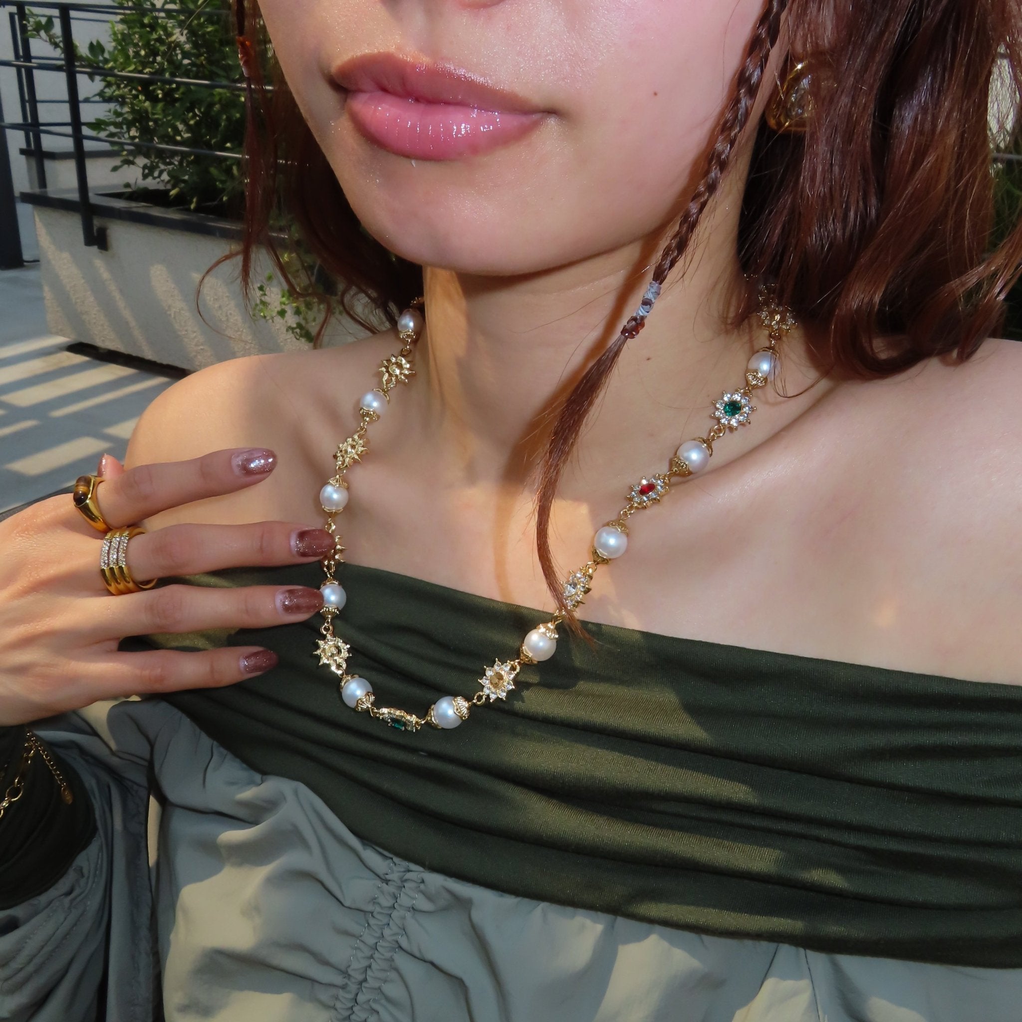 Glitter Pearl necklace - 𝐇𝐨𝐧𝐞𝐲 𝐁𝐮𝐭𝐭𝐞𝐫 𝐍𝐢𝐧𝐞