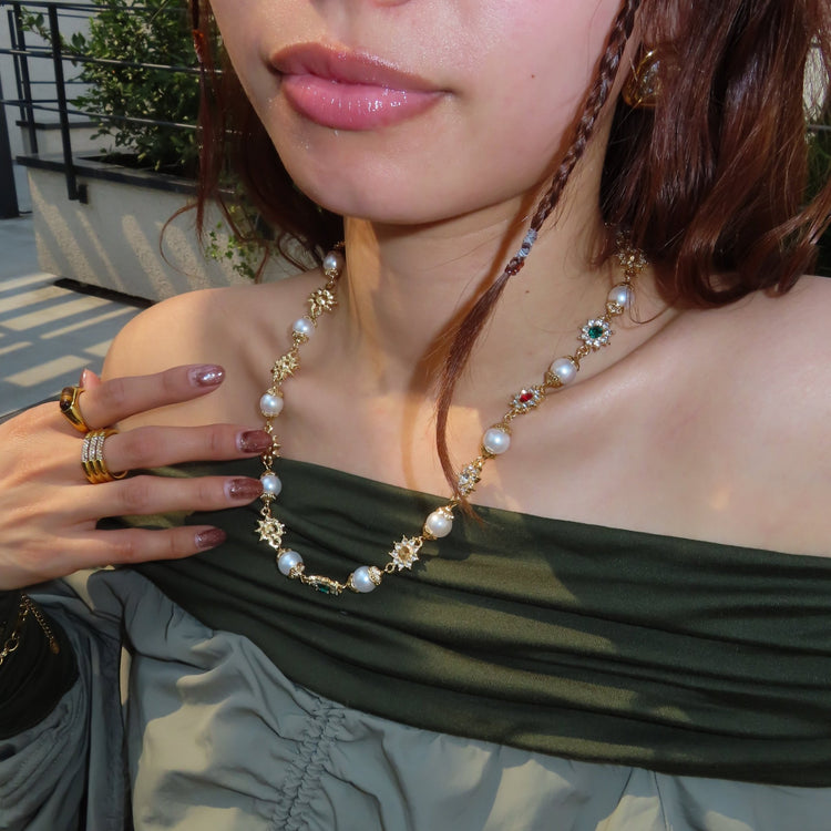 Glitter Pearl necklace - 𝐇𝐨𝐧𝐞𝐲 𝐁𝐮𝐭𝐭𝐞𝐫 𝐍𝐢𝐧𝐞