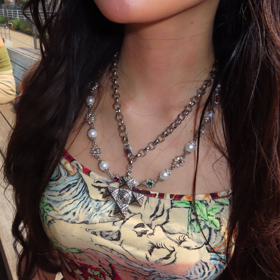 Glitter Pearl necklace - 𝐇𝐨𝐧𝐞𝐲 𝐁𝐮𝐭𝐭𝐞𝐫 𝐍𝐢𝐧𝐞