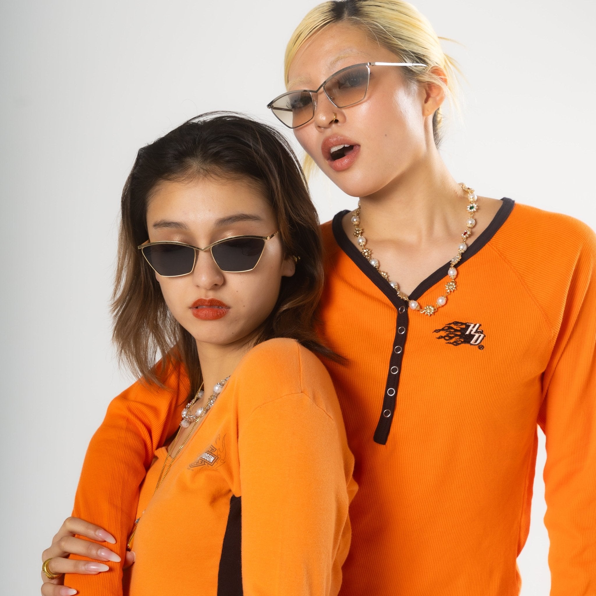 Glossy sunglasses - 𝐇𝐨𝐧𝐞𝐲 𝐁𝐮𝐭𝐭𝐞𝐫 𝐍𝐢𝐧𝐞