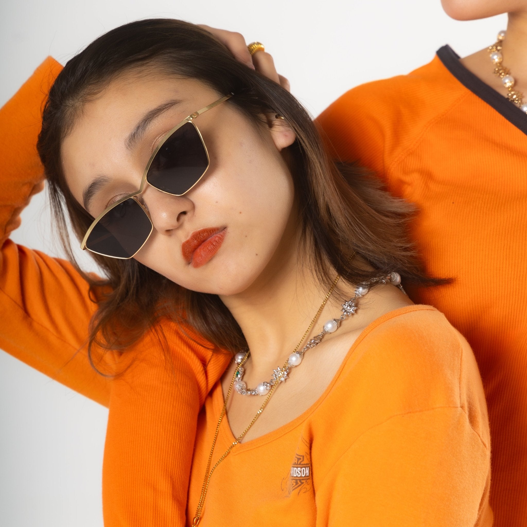 Glossy sunglasses - 𝐇𝐨𝐧𝐞𝐲 𝐁𝐮𝐭𝐭𝐞𝐫 𝐍𝐢𝐧𝐞