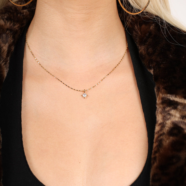 Glow stone necklace - 𝐇𝐨𝐧𝐞𝐲 𝐁𝐮𝐭𝐭𝐞𝐫 𝐍𝐢𝐧𝐞