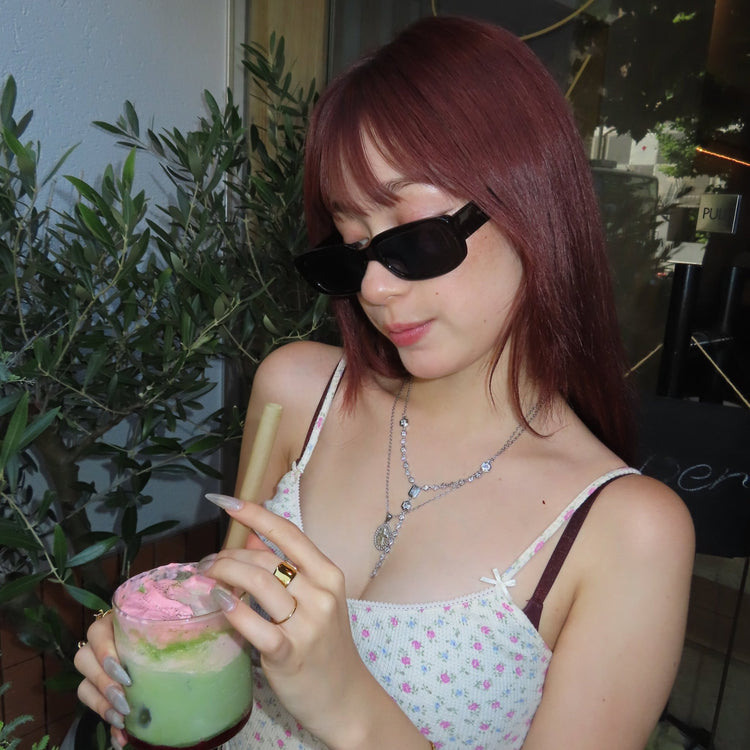 Glow Y necklace - 𝐇𝐨𝐧𝐞𝐲 𝐁𝐮𝐭𝐭𝐞𝐫 𝐍𝐢𝐧𝐞