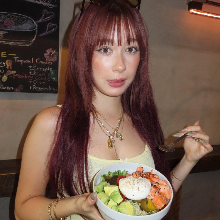 Glow Y necklace - 𝐇𝐨𝐧𝐞𝐲 𝐁𝐮𝐭𝐭𝐞𝐫 𝐍𝐢𝐧𝐞