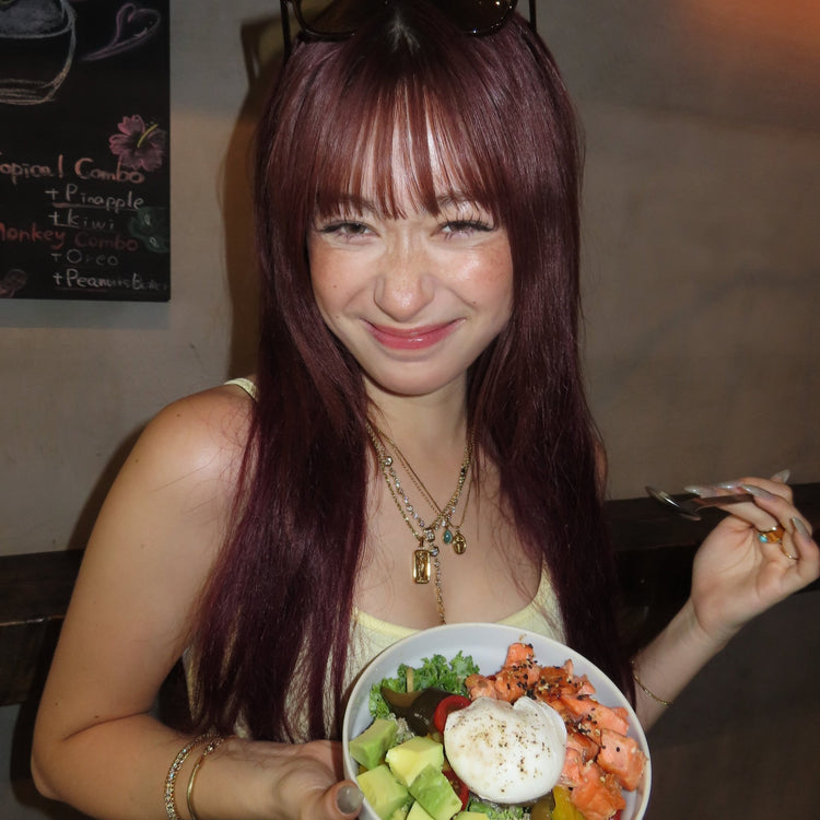 Glow Y necklace - 𝐇𝐨𝐧𝐞𝐲 𝐁𝐮𝐭𝐭𝐞𝐫 𝐍𝐢𝐧𝐞