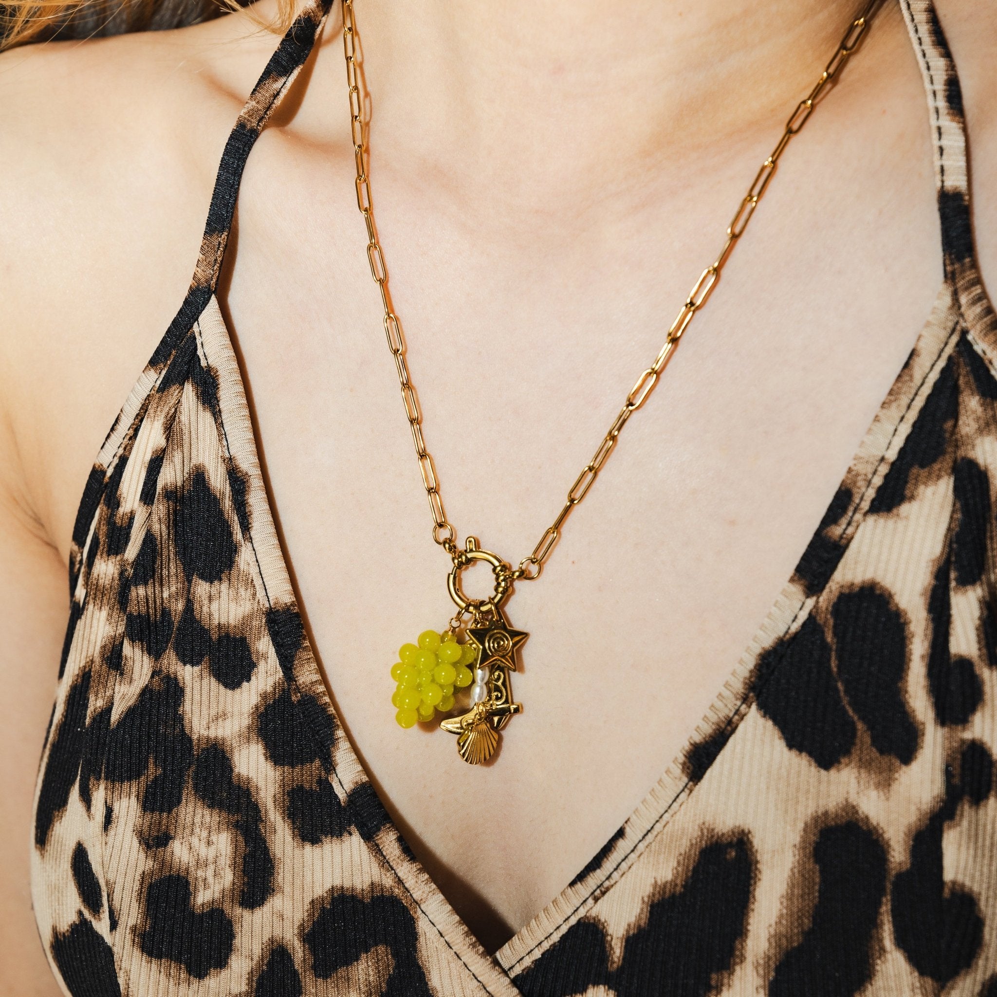 Grape charm necklace - 𝐇𝐨𝐧𝐞𝐲 𝐁𝐮𝐭𝐭𝐞𝐫 𝐍𝐢𝐧𝐞