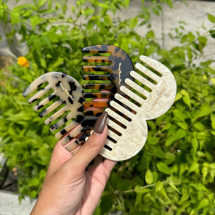 Hair comb - 𝐇𝐨𝐧𝐞𝐲 𝐁𝐮𝐭𝐭𝐞𝐫 𝐍𝐢𝐧𝐞