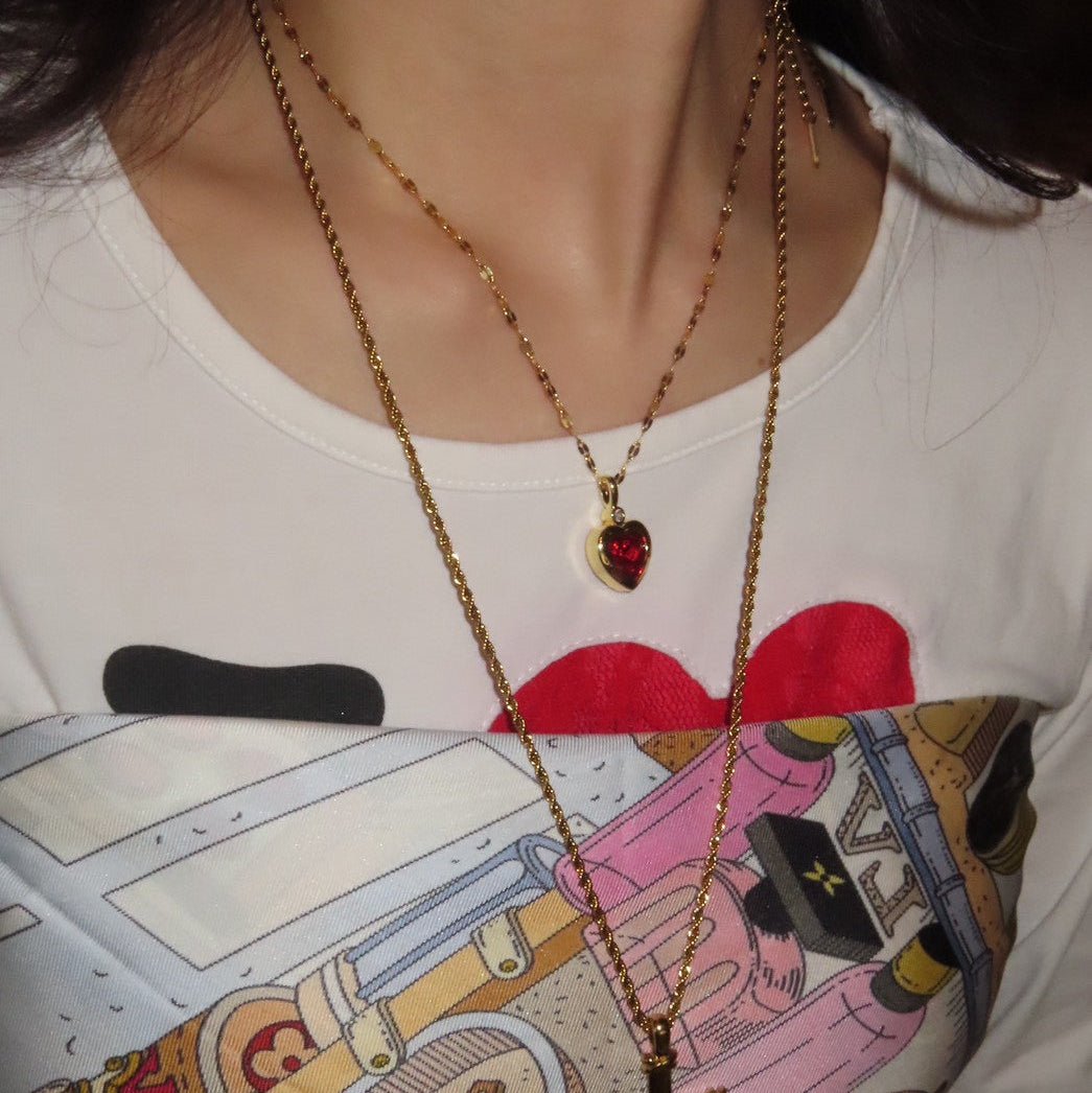 Holiday heart necklace - 𝐇𝐨𝐧𝐞𝐲 𝐁𝐮𝐭𝐭𝐞𝐫 𝐍𝐢𝐧𝐞