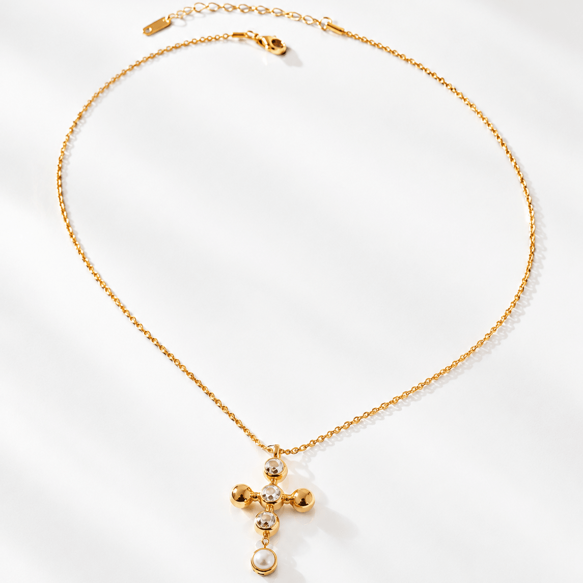 Holy cross necklace - 𝐇𝐨𝐧𝐞𝐲 𝐁𝐮𝐭𝐭𝐞𝐫 𝐍𝐢𝐧𝐞