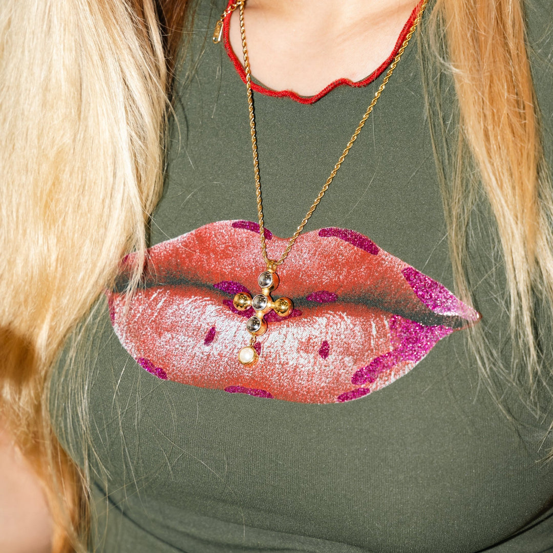Holy cross necklace - 𝐇𝐨𝐧𝐞𝐲 𝐁𝐮𝐭𝐭𝐞𝐫 𝐍𝐢𝐧𝐞